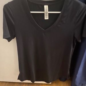 Athleta v neck tee size xs